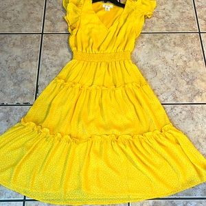 Stand out in the crowd in this yellow Jessica Simpson dress!!!
